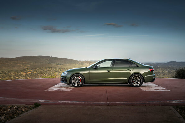 Audi A4 Limousine